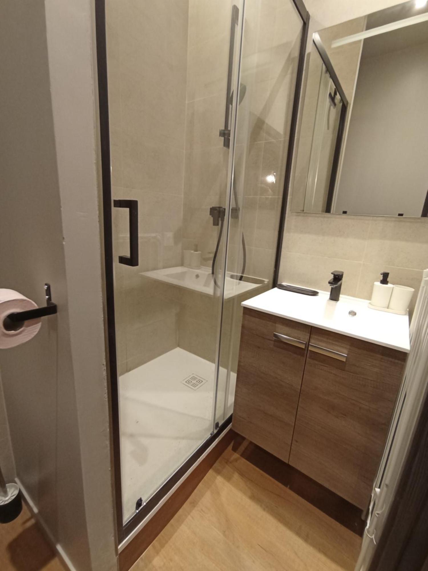 Le 12 Wifi Neuf App 01 Daire Saint-Etienne  Dış mekan fotoğraf